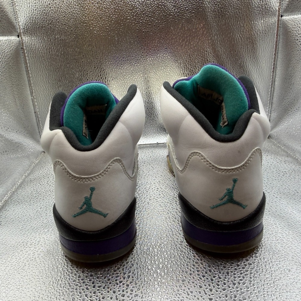 Size 6Y Jordan 5 Retro 2013 Mid Grape White Boys Athletic Sneakers 440888-108 - Picture 8 of 11